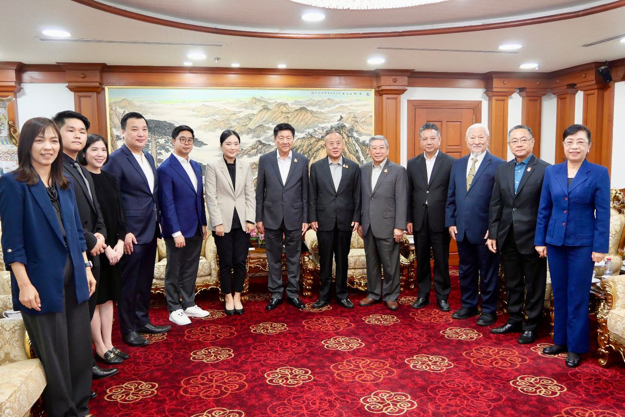 ดูรูปใหญ่ ถ่ายภาพหมู่ร่วมกันเป็นที่ระลึก