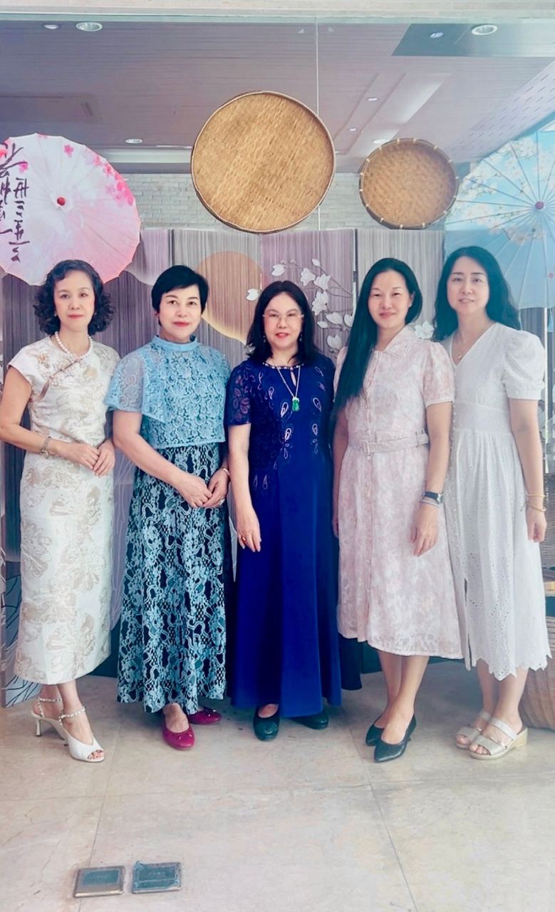 ดูรูปใหญ่ สมาคมฯ จัดกิจกรรมพบปะสมาชิกครั้งแรกอย่างอบอุ่น พร้อมเปิดคลาสเรียนภาษาจีนแต้จิ๋ว